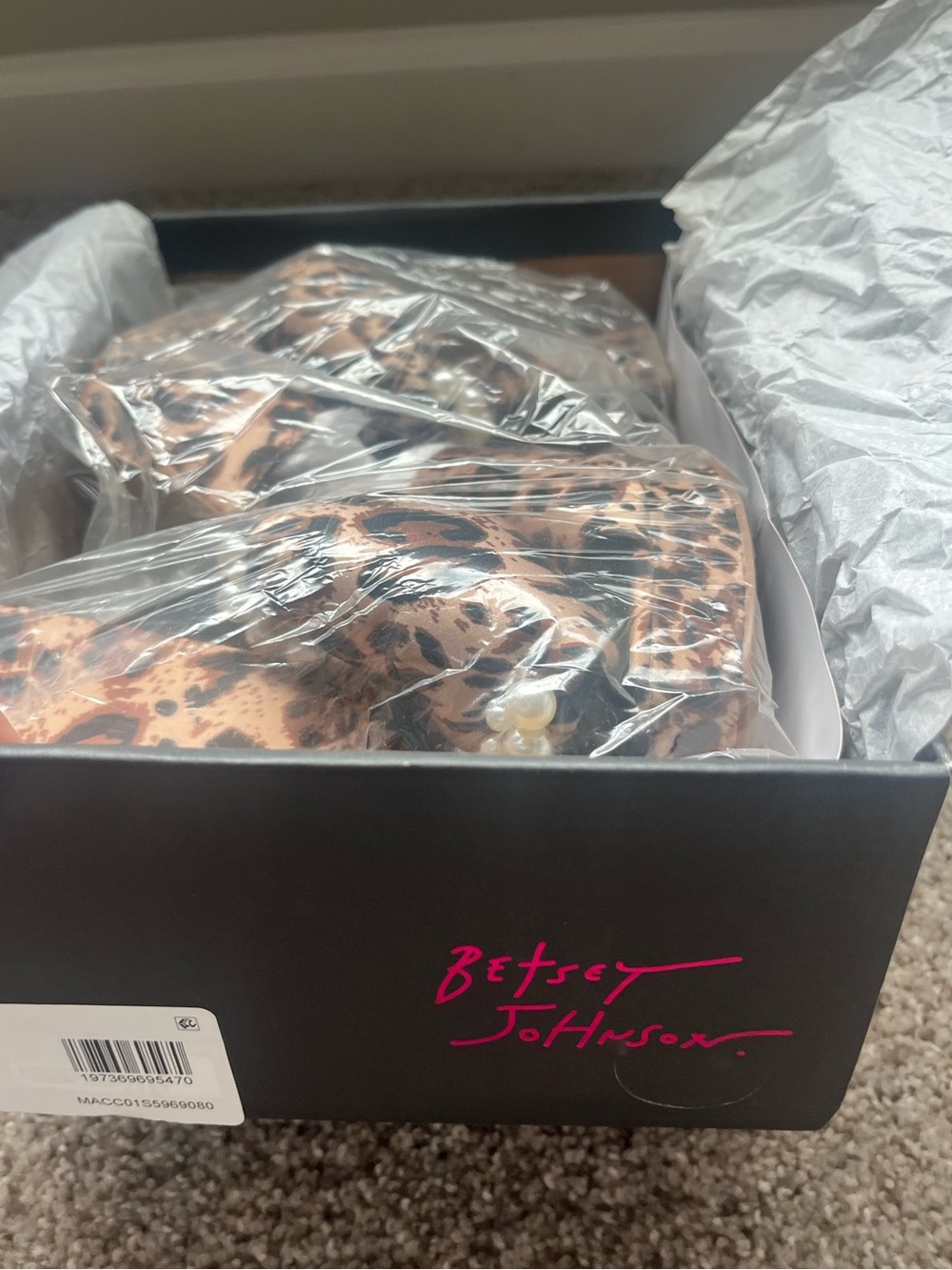 NEW IN BOX. Betsey Johnson MACCIE Leopard Pearl Bow platform Mules size 8 - Picture 11 of 13